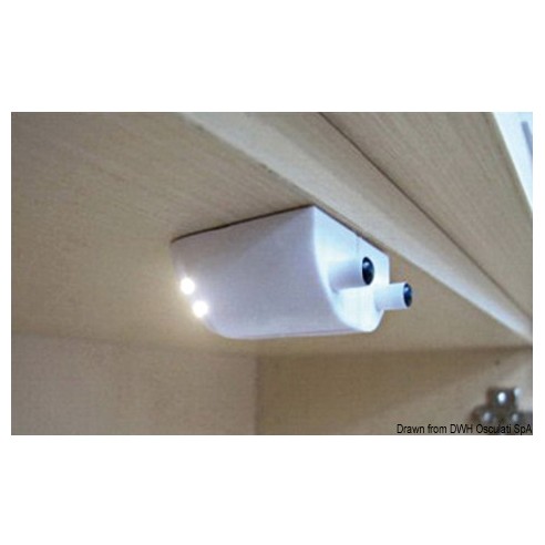 Luce di cortesia con accensione...