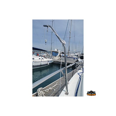 Außenbordkran für bis zu 55 kg.