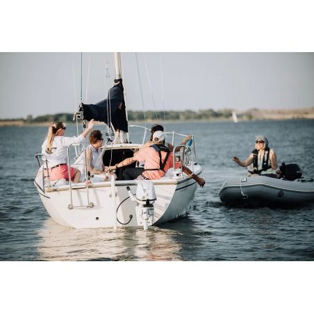 Motore fuoribordo Tohatsu MFS 5 cv GPL con serbatoio esterno e guida a barra