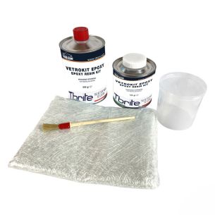 Lasikuitukorjaussarja, jossa 625 g epoksihartsia.