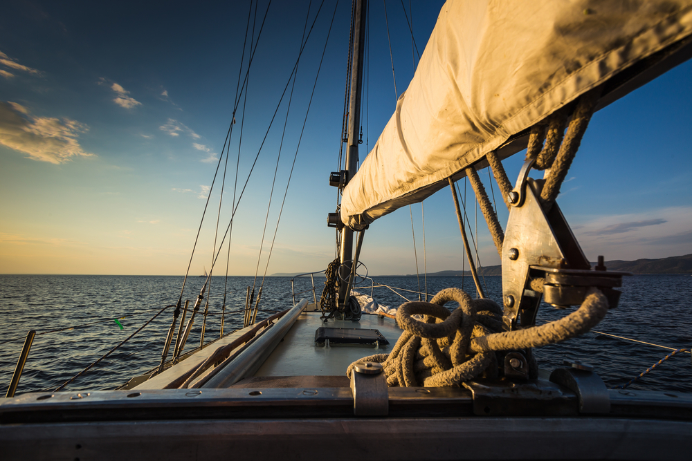 equipaggiare la barca a vela