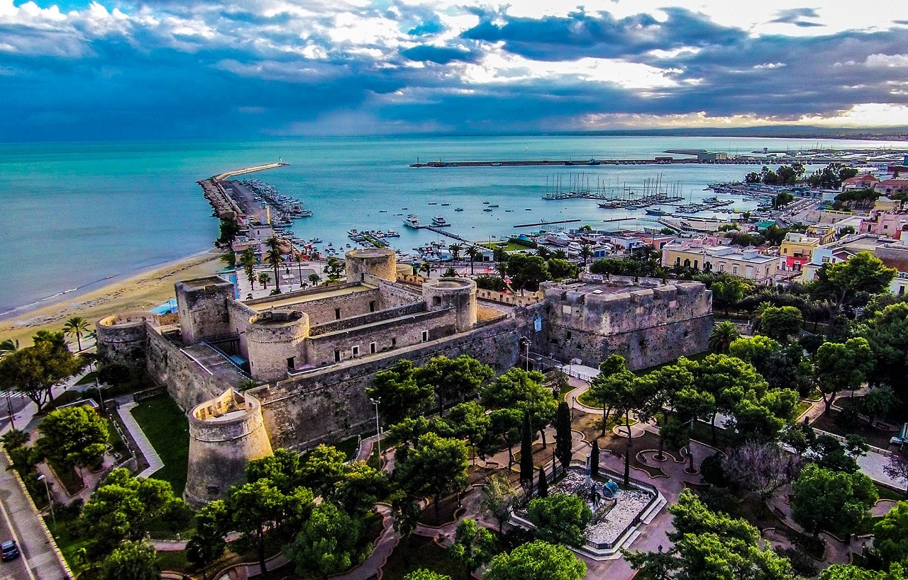 Manfredonia Porto Posto barca Ormeggio