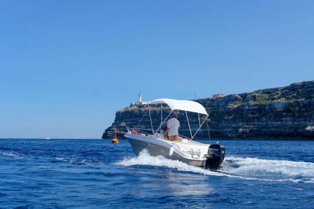 Scegliere la barca giusta a motore o a vela