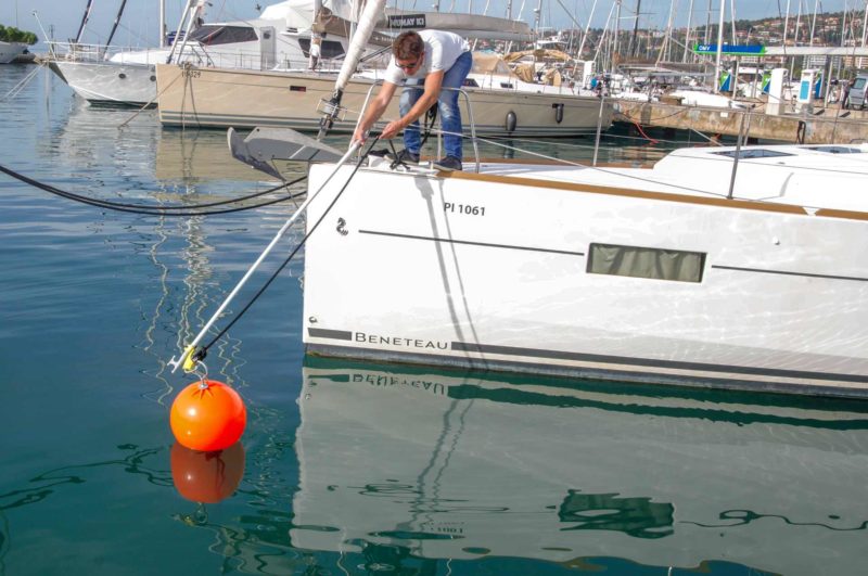 guida all'uso del mezzo marinaio o gancio d'accosto