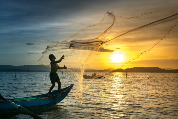 Scopri le tecniche e le attrezzature per una pesca sostenibile
